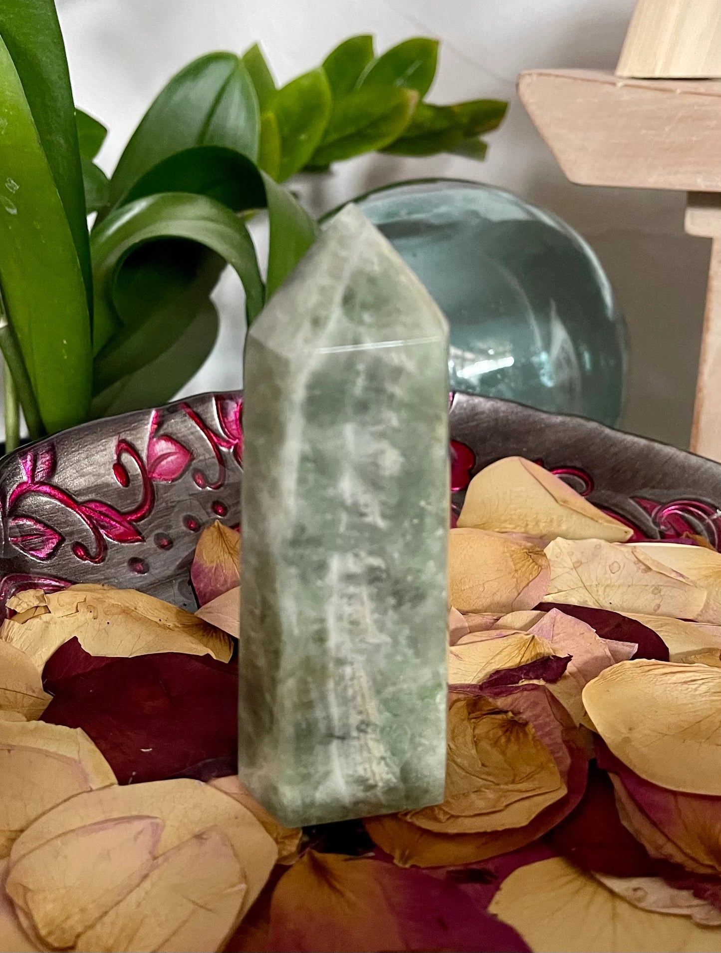 Soothing Green Fluorite Generator, Bodhi Crystal Magic