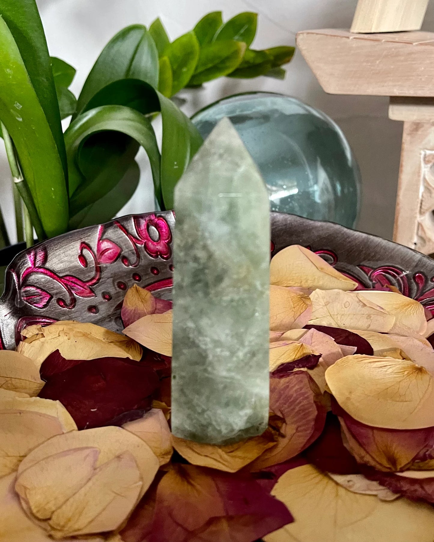 Soothing Green Fluorite Generator, Bodhi Crystal Magic