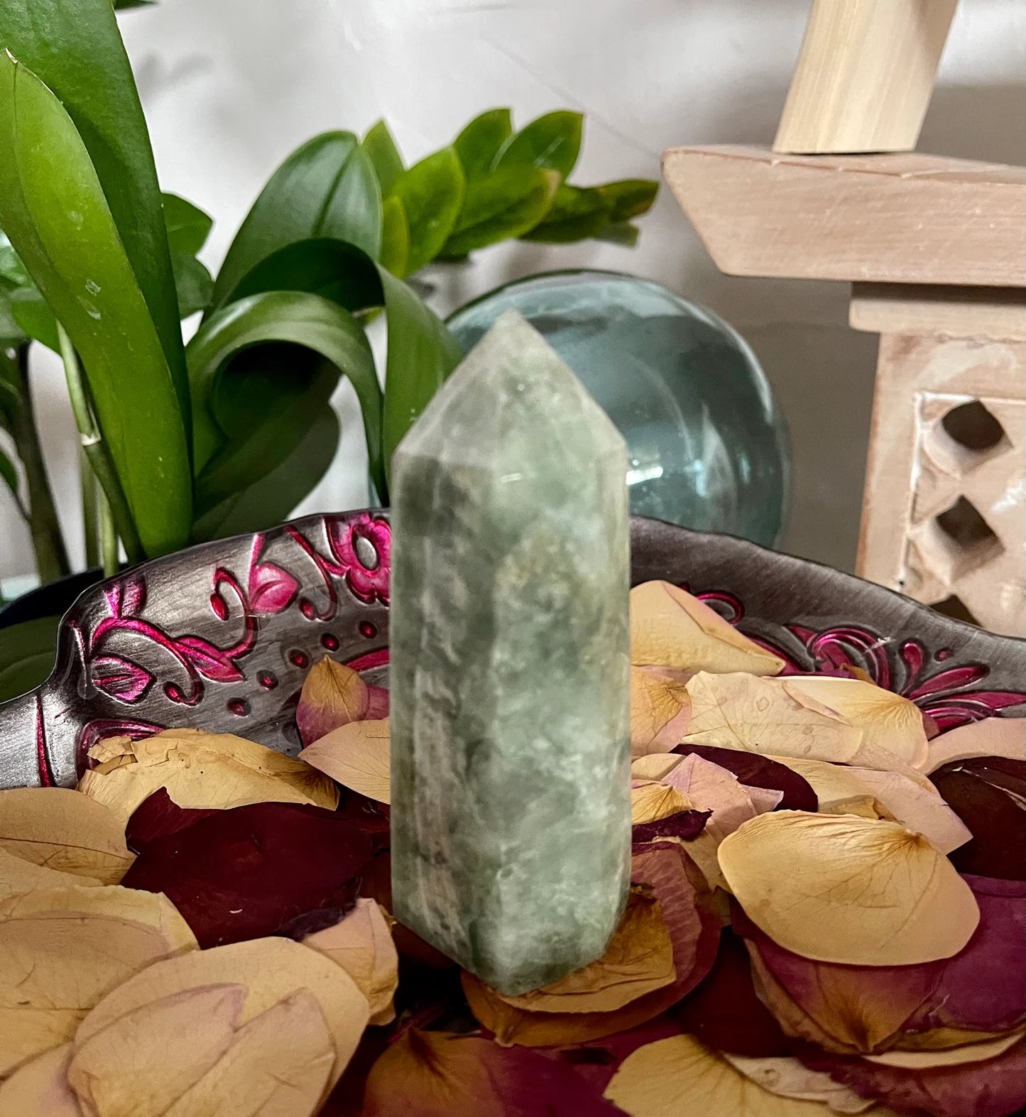 Soothing Green Fluorite Generator, Bodhi Crystal Magic