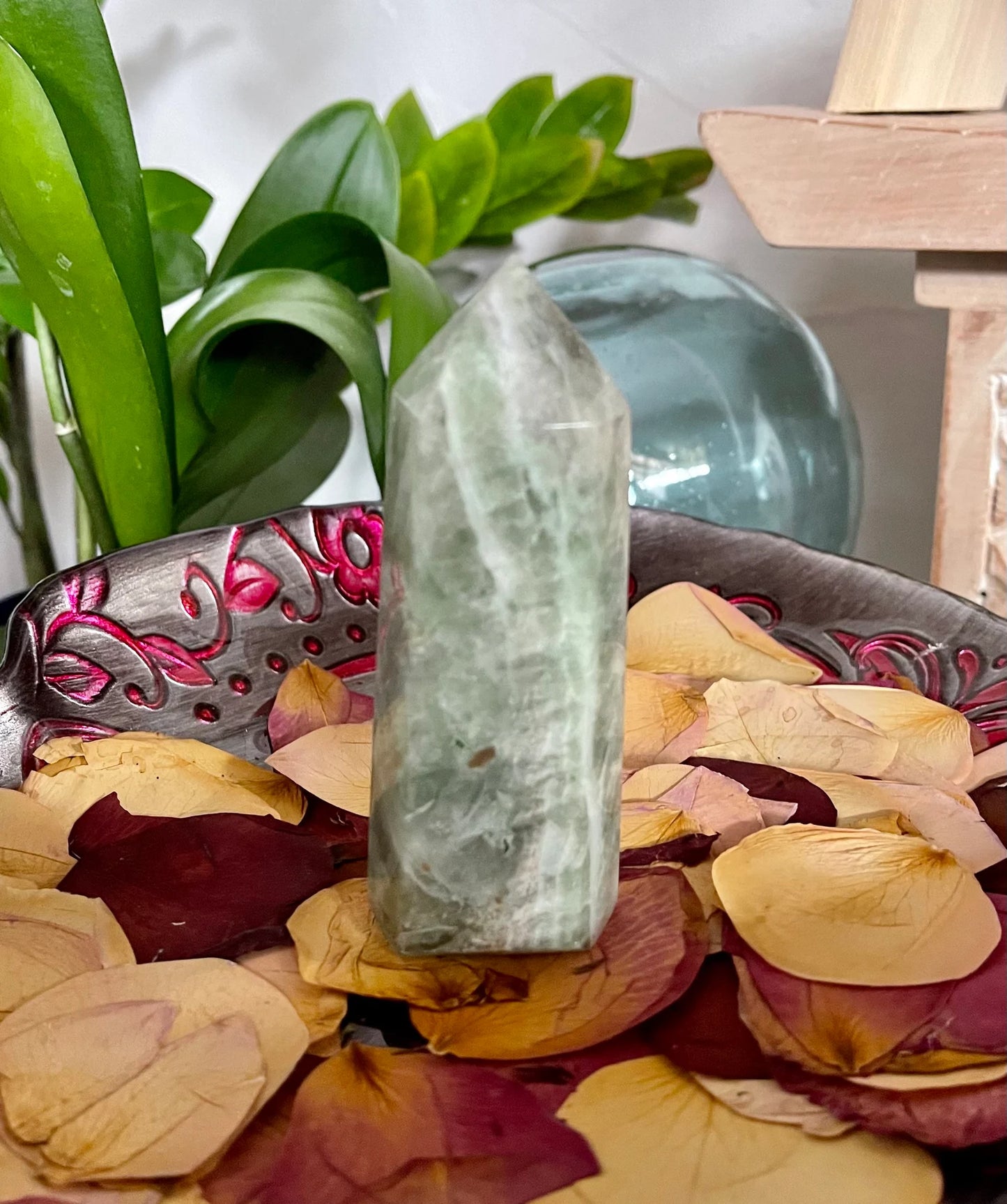 Soothing Green Fluorite Generator, Bodhi Crystal Magic