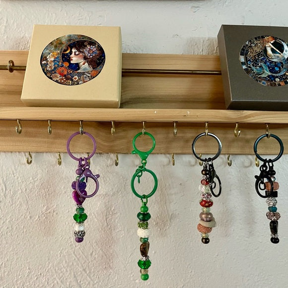 Key Holder, Keychain Display with Small Shelf