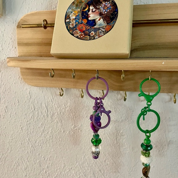 Key Holder, Keychain Display with Small Shelf