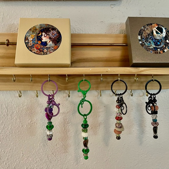 Key Holder, Keychain Display with Small Shelf