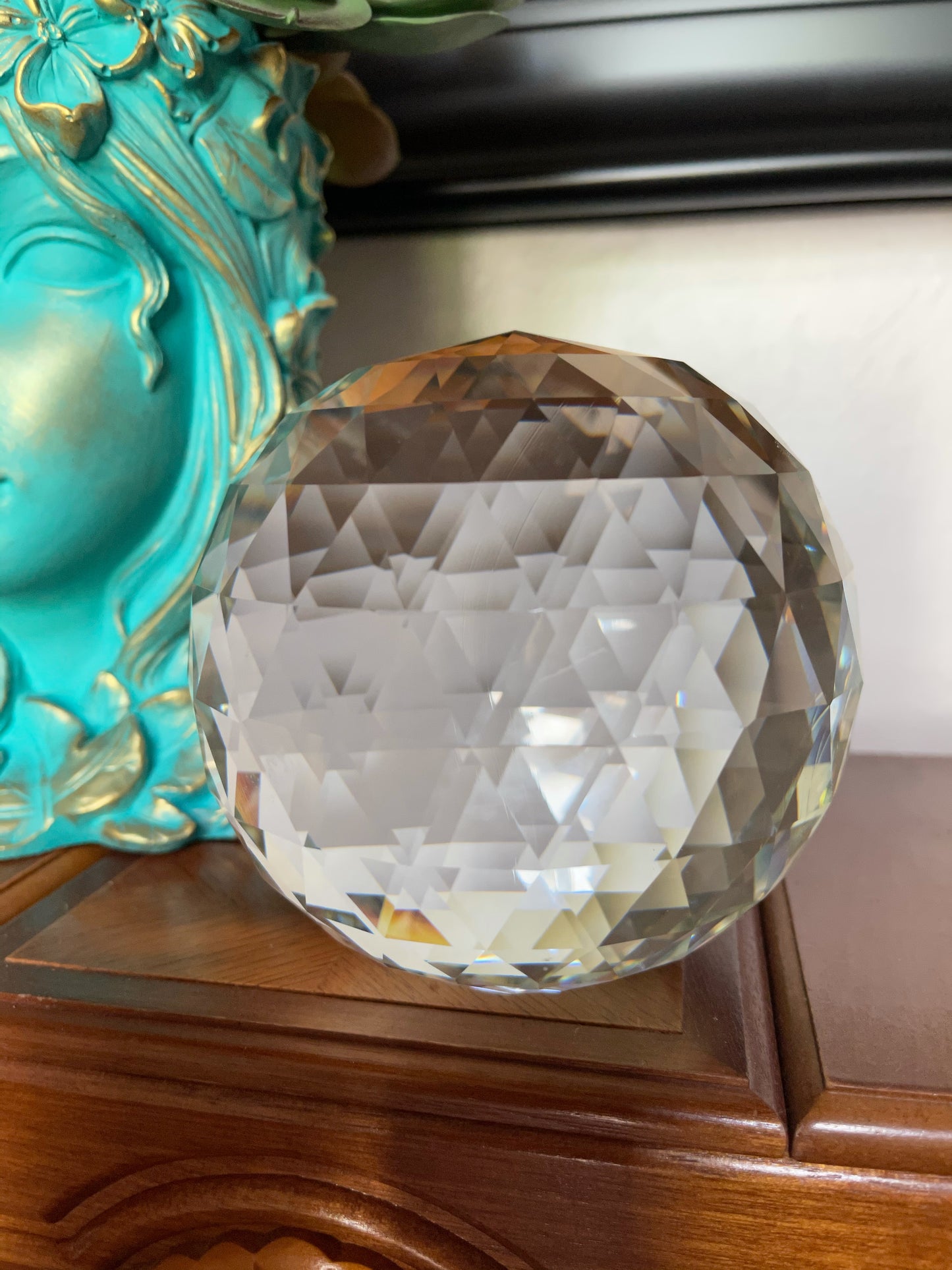 Spectacular Cut Crystal Ball, Crystal Magic
