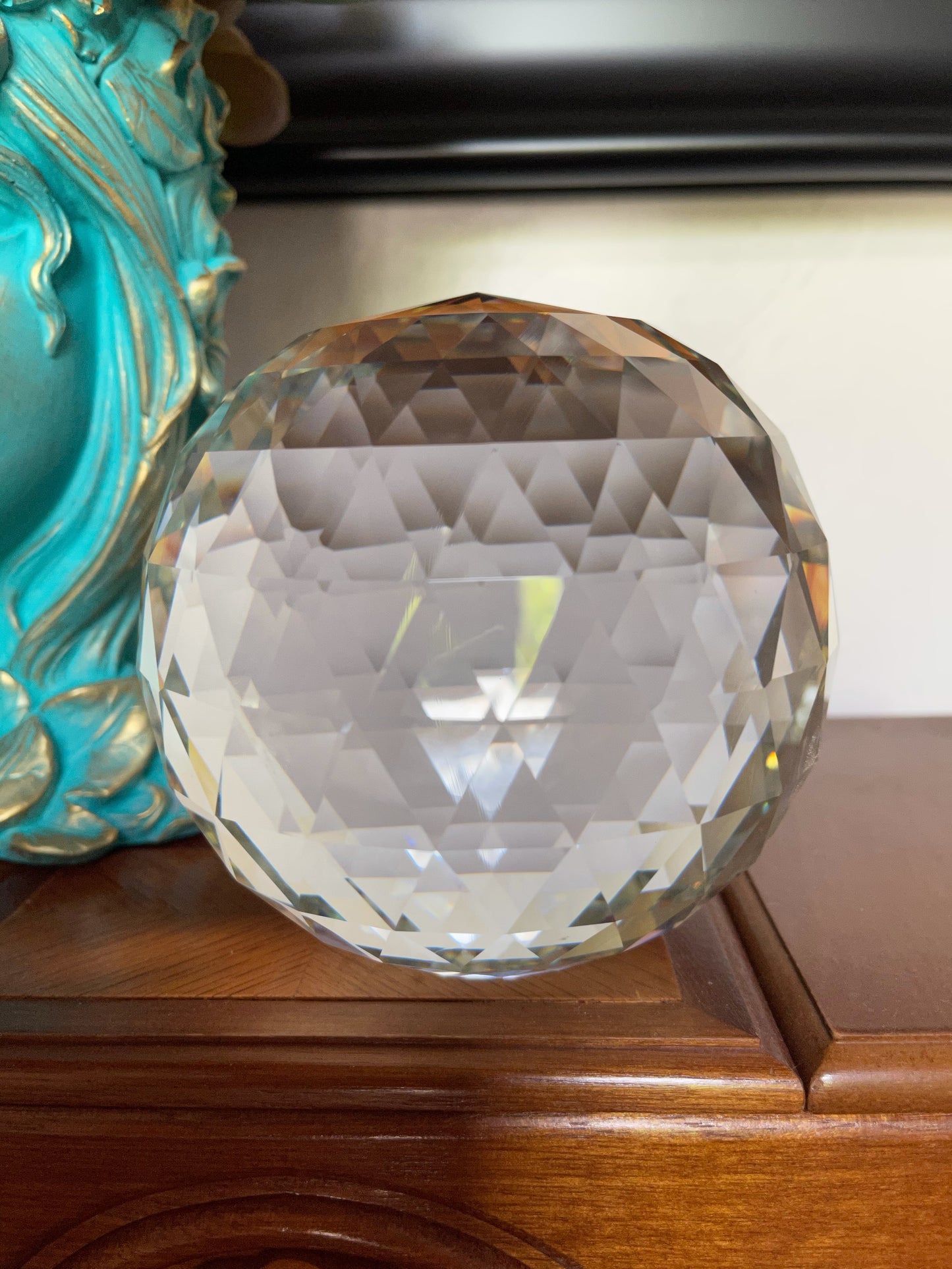 Spectacular Cut Crystal Ball, Crystal Magic
