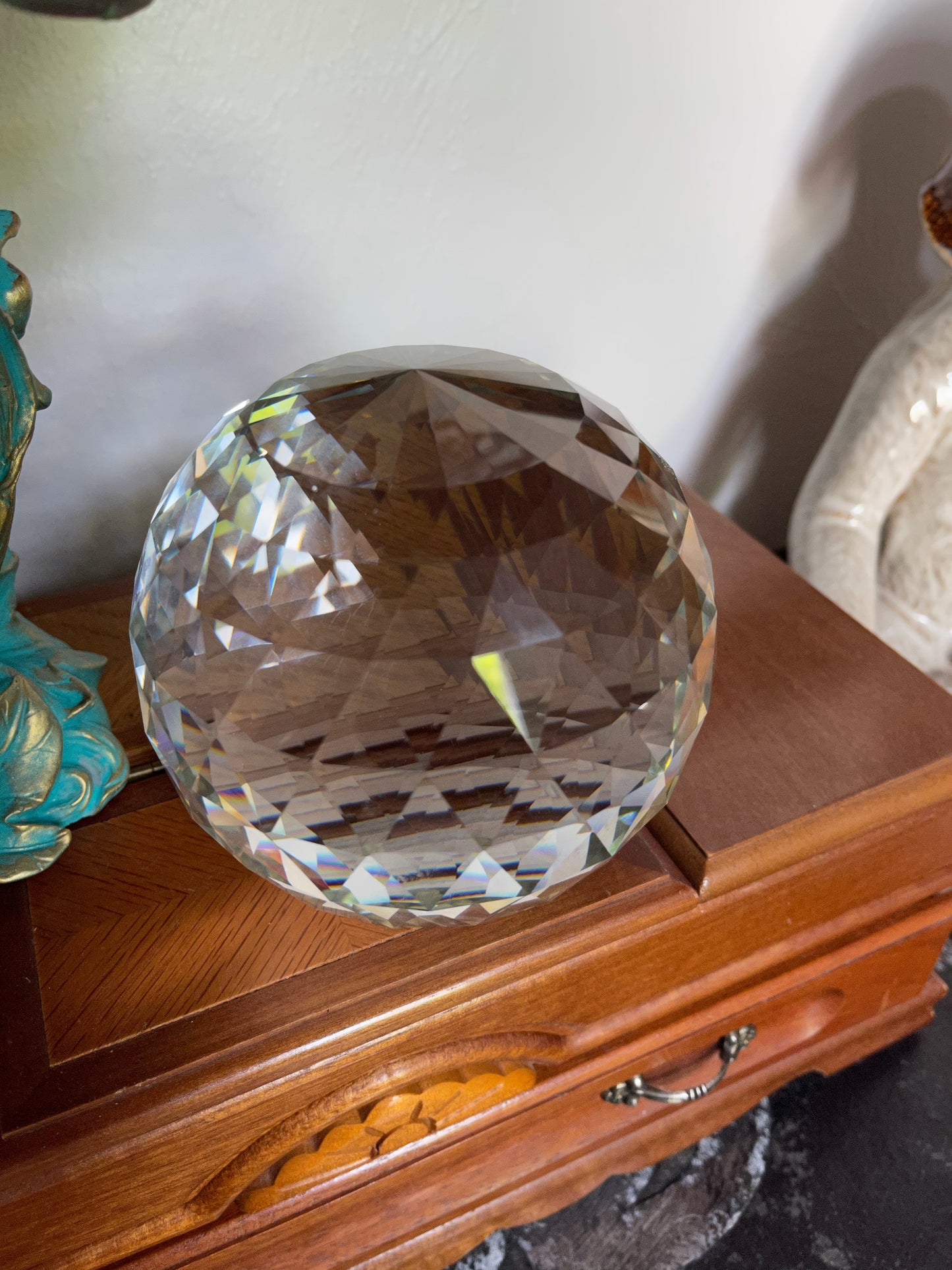 Spectacular Cut Crystal Ball, Crystal Magic