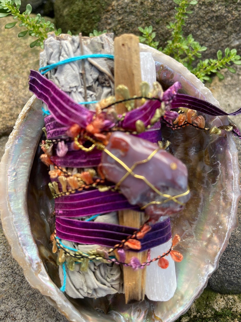 Goddess Gift, Sage Bundle with Wire Wrapped Agate, Gift Sets