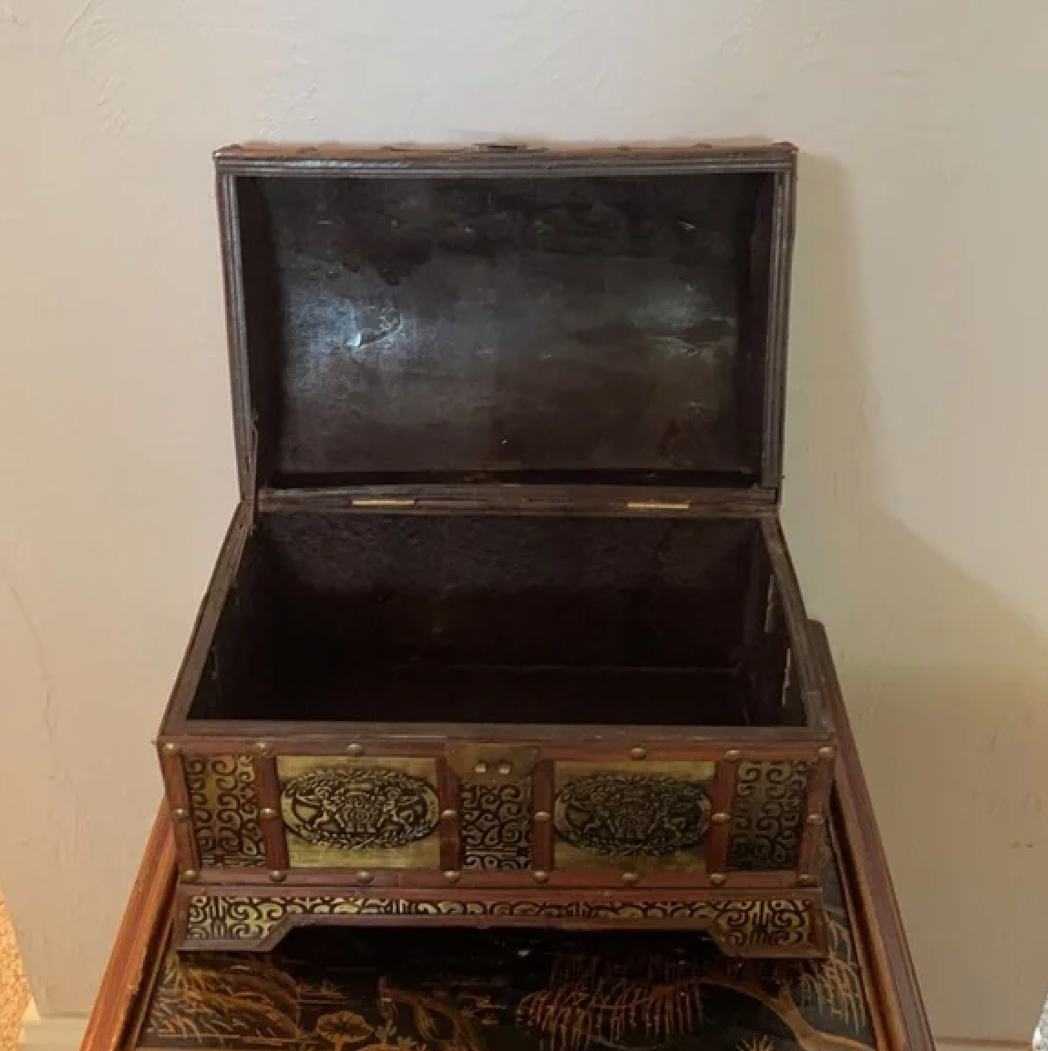 Beautiful Vintage Tin Decorator Box, Tin Trunk