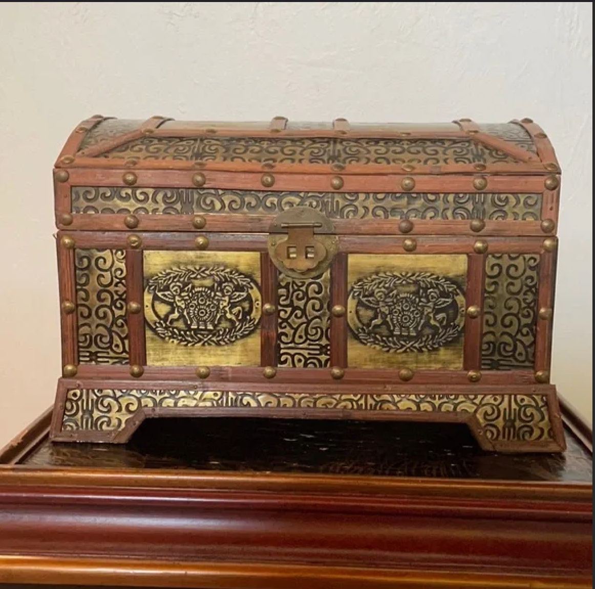 Beautiful Vintage Tin Decorator Box, Tin Trunk