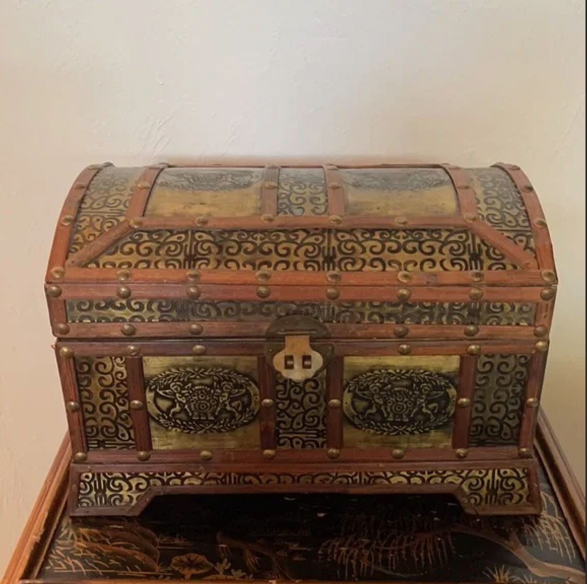 Beautiful Vintage Tin Decorator Box, Tin Trunk