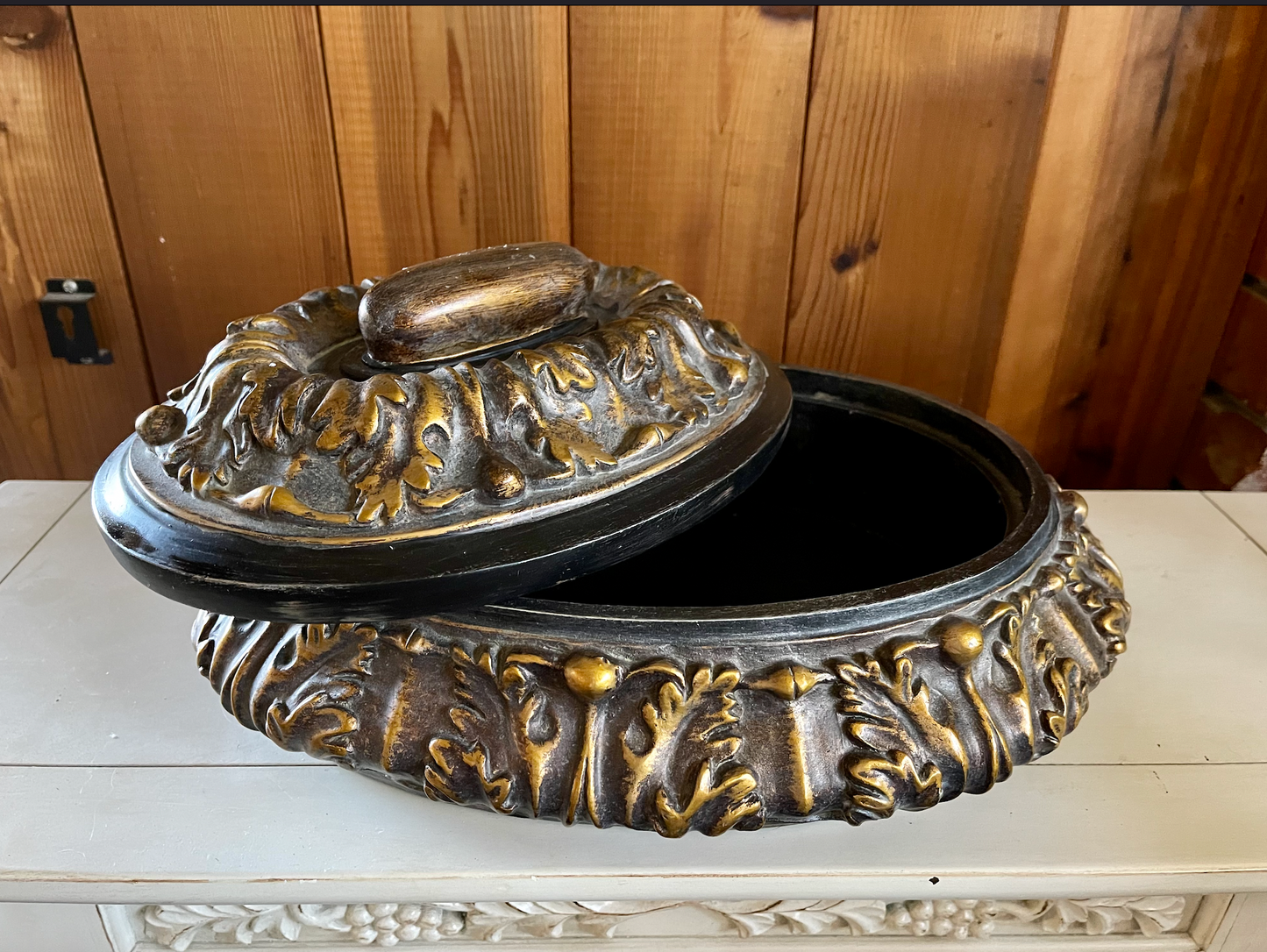 Fabulous Old World Style Vintage Ornate Decorator Box, Large Vintage Oval Box with Lid, Bodhi Vintage