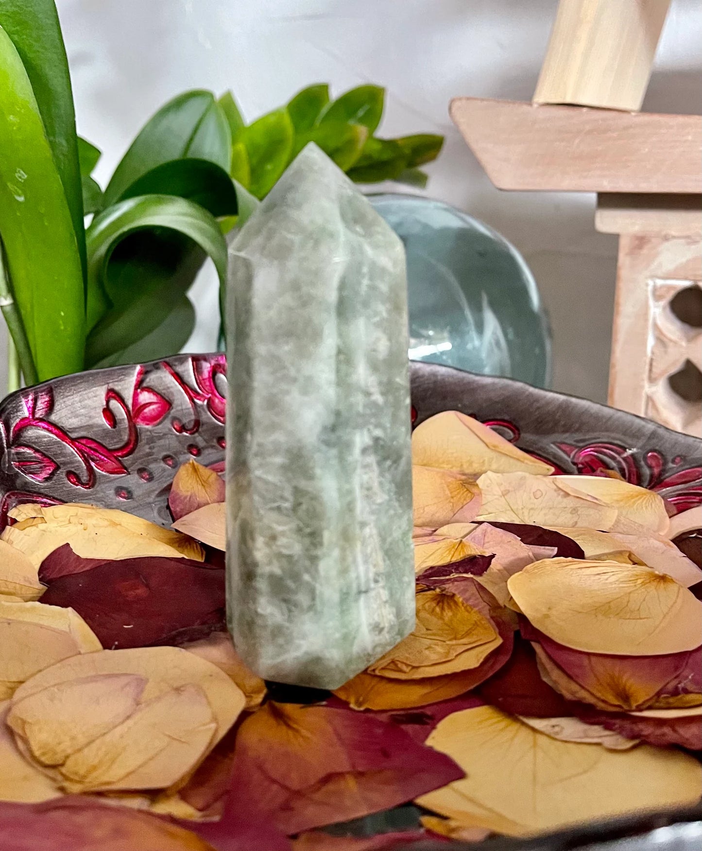 Soothing Green Fluorite Generator, Bodhi Crystal Magic