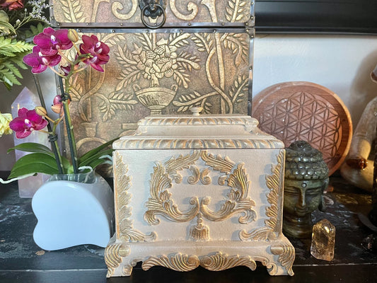 Striking Ornate Vintage Box, Old World Vintage