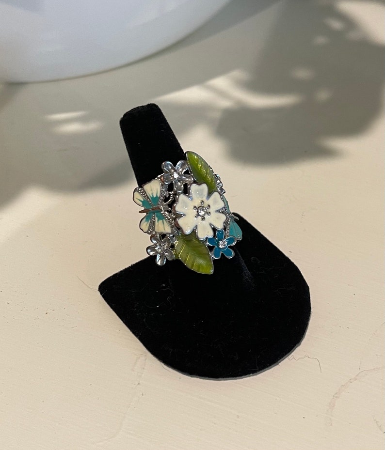 Vintage Enamel Flower Ring, Beautiful Estate Find, Fairy Ring, Bodhi Jewelry