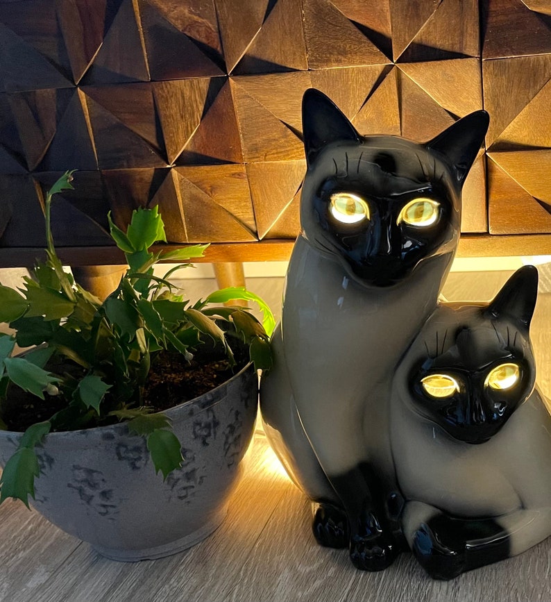 Gorgeous Rare Siamese Cat Lamp, 1950's, Old World Vintage