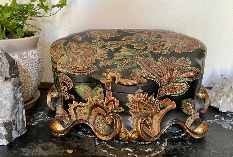 Exquisite Vintage Decorator Box, Old World Vintage
