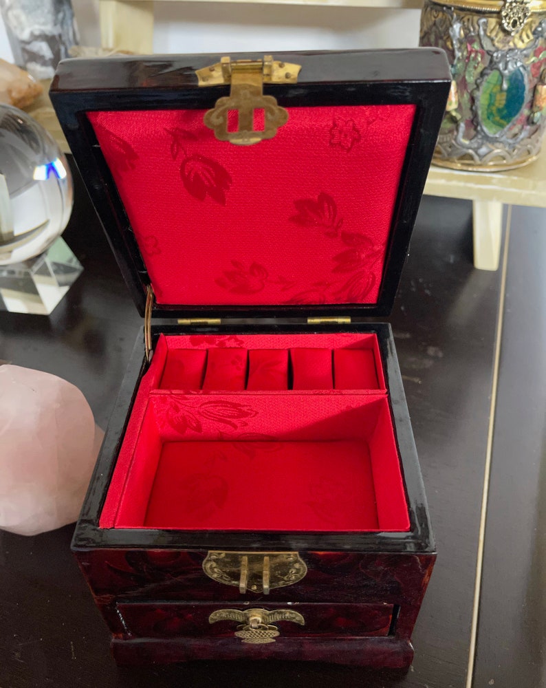 Unique Vintage Japan Music Box, Old World Vintage