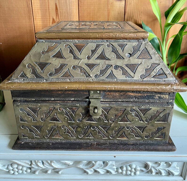 Handsome Vintage Decorator Box, Home Decor