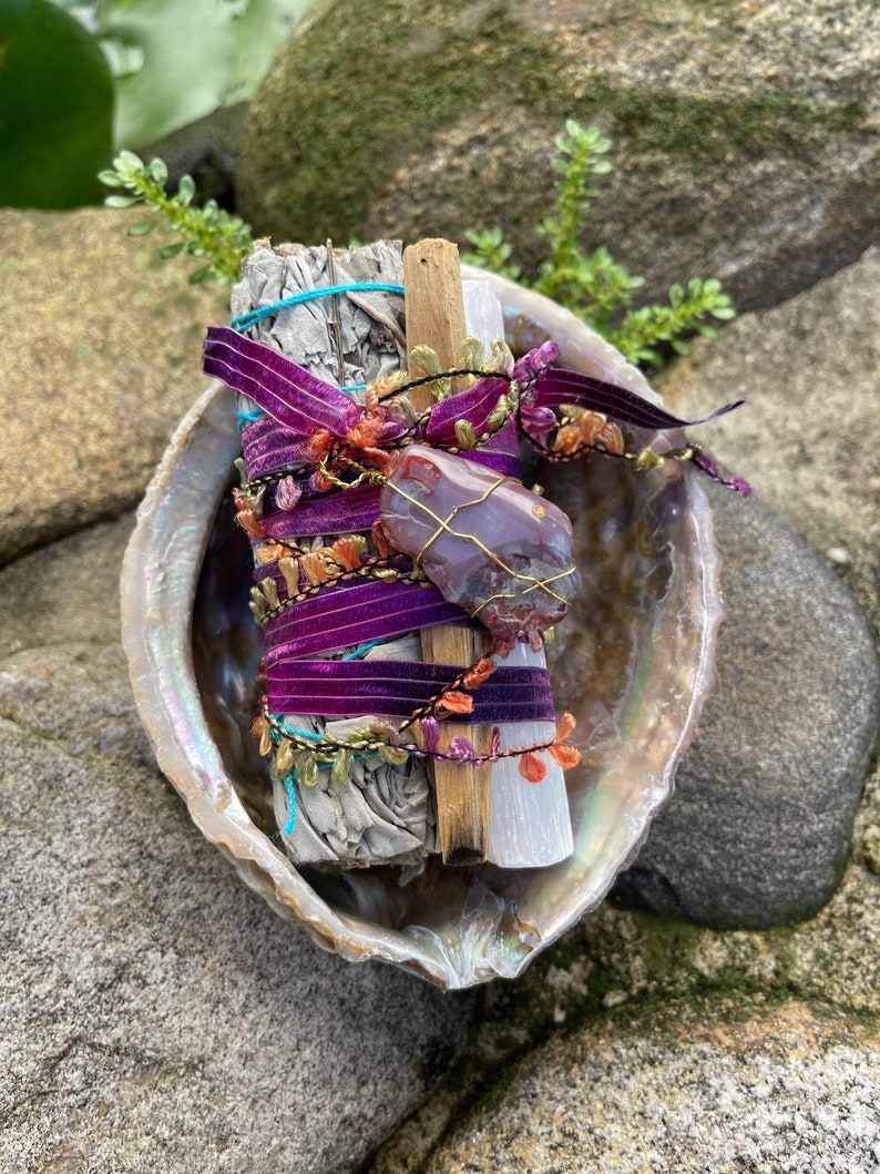 Goddess Gift, Sage Bundle with Wire Wrapped Agate, Gift Sets