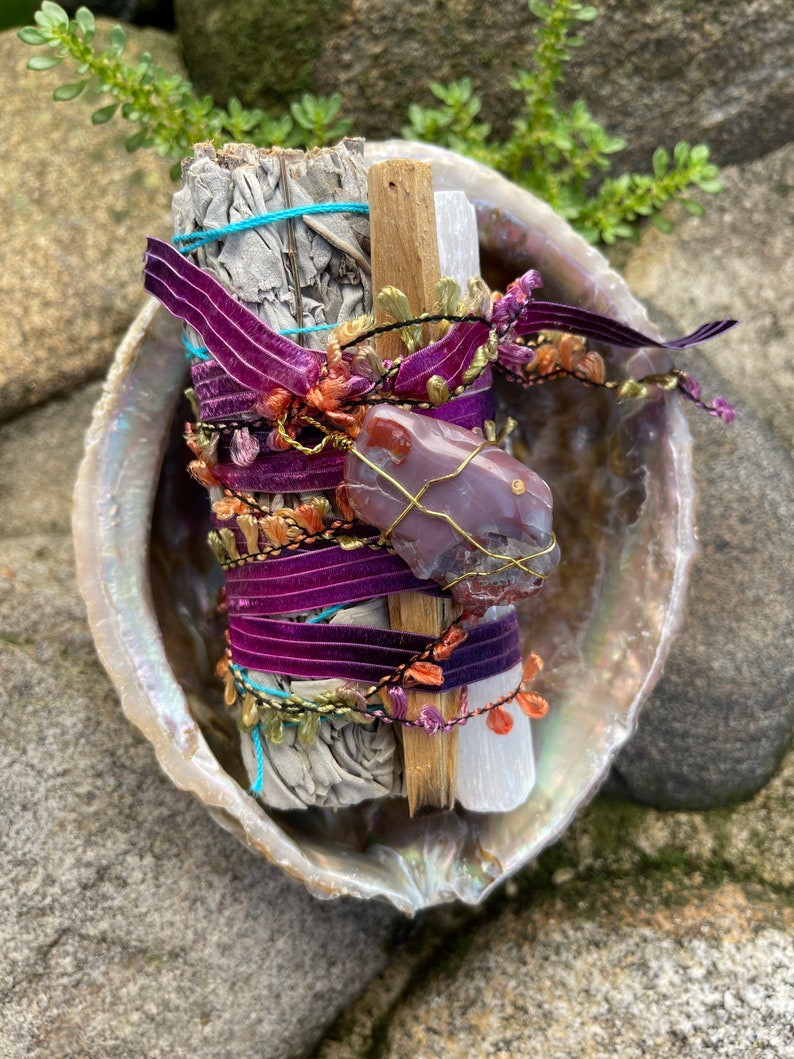 Goddess Gift, Sage Bundle with Wire Wrapped Agate, Gift Sets