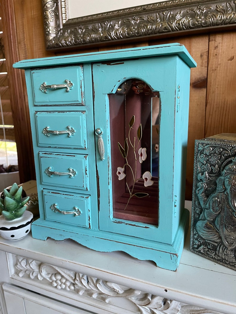 Fresh Seaside Lovecycled Jewelry Cabinet